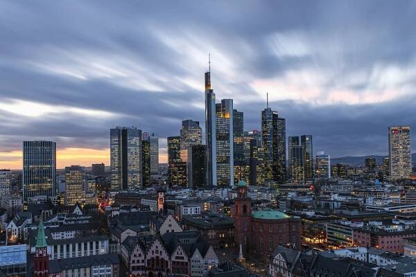 Ästhetische Gesichtsbehandlungen in Frankfurt ▷ Aesthetify