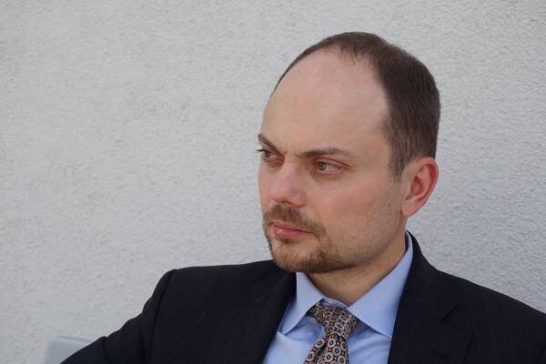 Dvakrát přežil smrtící jed. 'Utéct z Ruska? Takovou radost Kremlu neudělám,' říká známý Putinův kritik