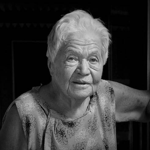 Ludmila Vaňková o sobě tvrdí,  že je lenoch. Ale přitom má za sebou soustu knih | foto: Karel Kopáč,  CNC / Profimedia