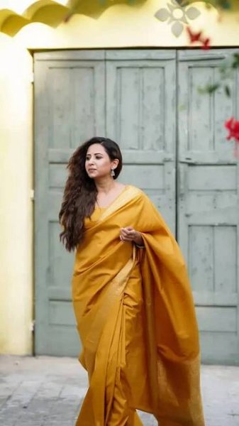 Sargun Mehta’s ethereal simplicity in a mustard saree