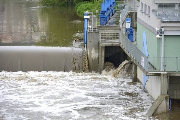 Vydatný déšť zvedl hladiny řek. Meteorologové varují před dalšími srážkami