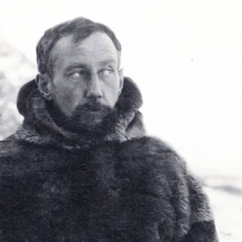 Soutěživý objevitel Amundsen: Podpásovka s jižním pólem a střílení psů
