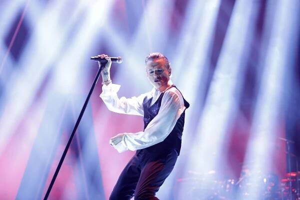 RECENZE: Vykračování z komfortní zóny Depeche Mode sluší