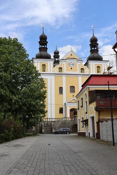 Obnova fasády farního kostela Nanebevzetí Panny Marie ve Zlatých Horách - ÚOP Olomouc