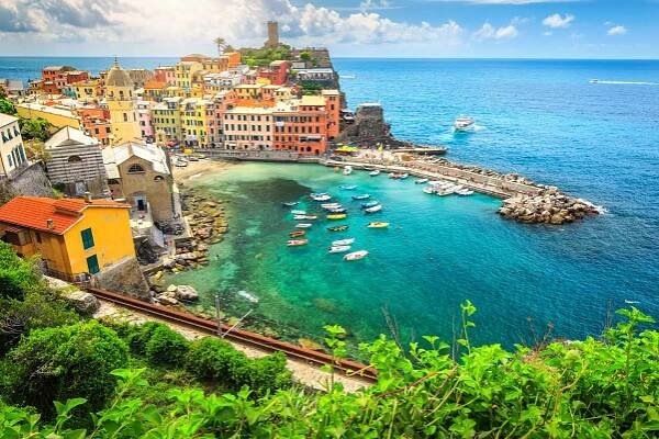 Úžasné, Vernazza vesnice a ohromující východ slunce, Cinque Terre, Itálie, Evropa — Stock obrázek