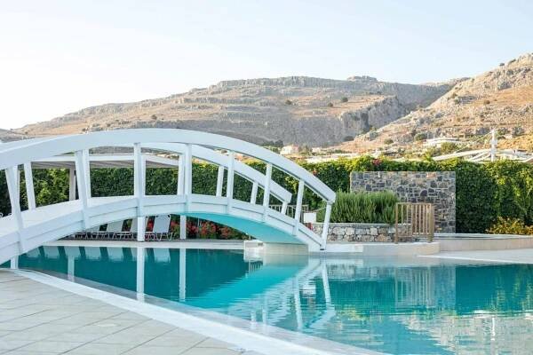 Hotel White &