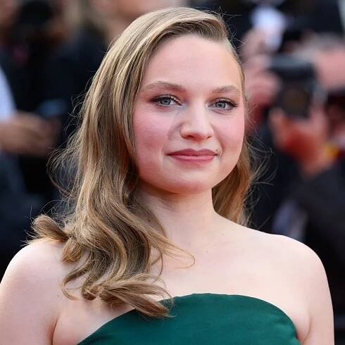 Mia Threapleton, 24, could be mistaken for mother Kate Winslet at the 1998 Oscars - it's uncanny
