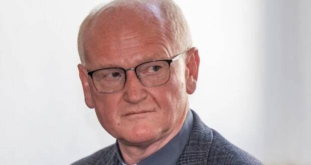 Obvodní soud pro Prahu 1 začal projednávat žalobu, kterou podal kněz a historik Tomáš Petráček na Univerzitu Karlovu kvůli svému propuštění z Katolické teologické fakulty, 23. září 2024, Praha. Na snímku je současný děkan Katolické teologické fakulty Univerzity Karlovy Jaroslav Brož.