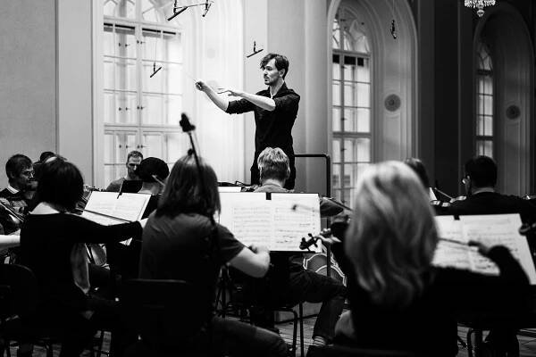 romana marie jokelová - pražská koncertní filharmonie + dirigent jan mára