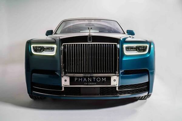 Rolls-Royce posouvá hranice opulence! Interiér vyzdobili více než 3 000 ptačími pery