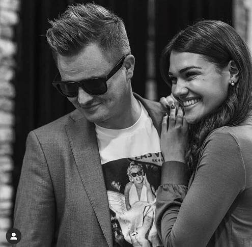 Kazma se před několika měsíci rozešel s modelkou Andreou Kalousovou..
