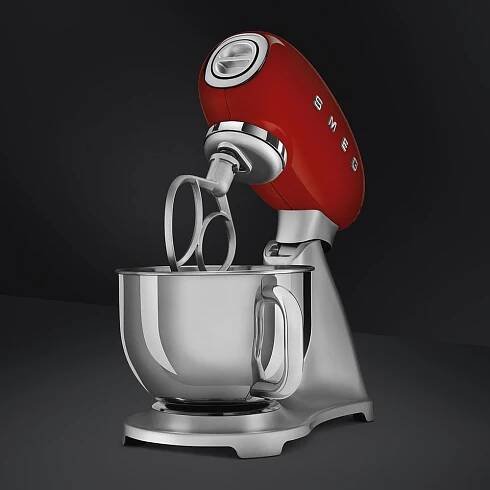 Červený kuchyňský robot SMEG