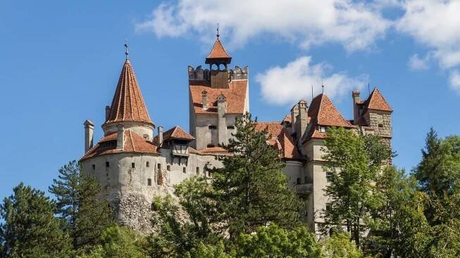 Drákulův hrad je na prodej! Podívejte se, jak upírský vládce žil