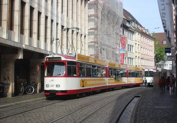 Freiburg – Straßenbahnen und Busse in Krefeld