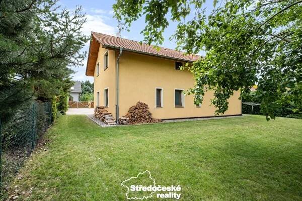 Prostorný rodinný dům s potenciálem pro bydlení i podnikání – Bašť, Praha-východ | Středočeské reality 