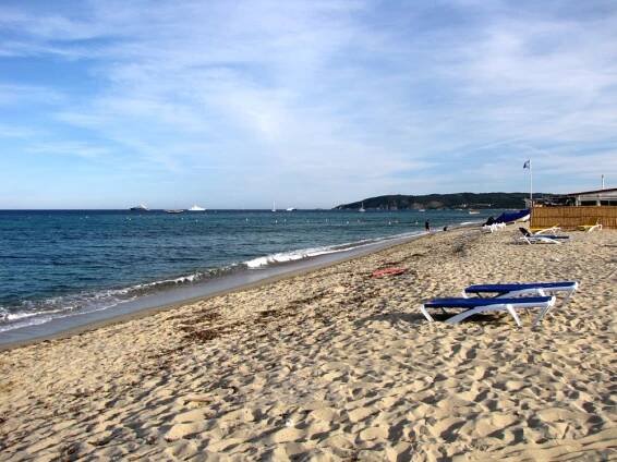 Pláž Pampelonne v Saint-Tropez.