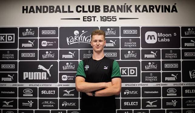 Sedmnáctiletý talent Tomáš Hloušek rozšiřuje řady HCB Karviná