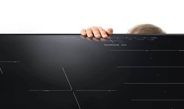 Indukční varná deska s odsáváním Bosch Serie 4 PVS811B16E černá | DATART