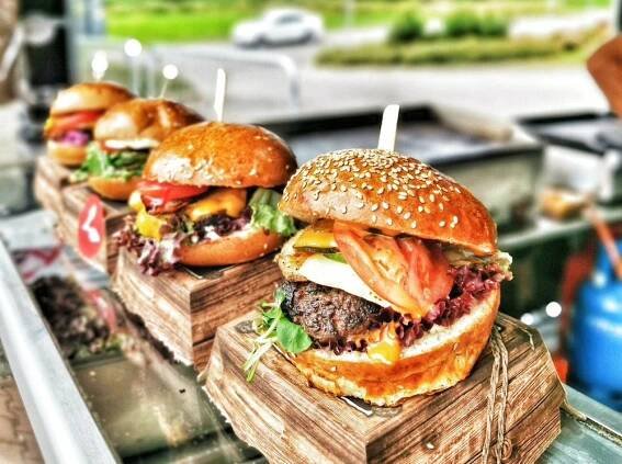 Burgery se valí do Českých Budějovic