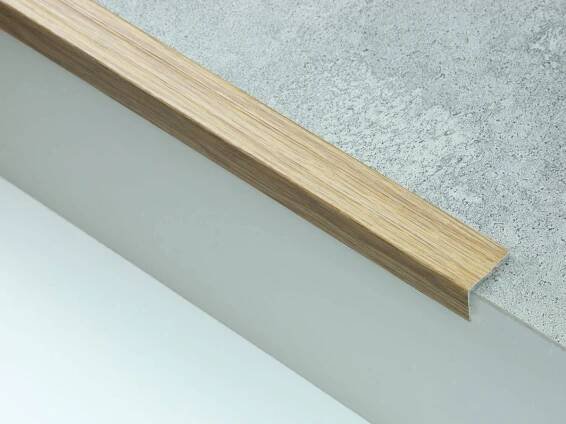 Schodová hrana Legno 73 samolepicí 24,5x19 mm skladem 270 cm sleva 15%