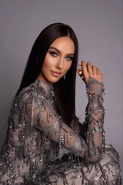 Úprava nosu a silikonová prsa? Naprosto v pořádku, říká ředitelka Miss Makarenko