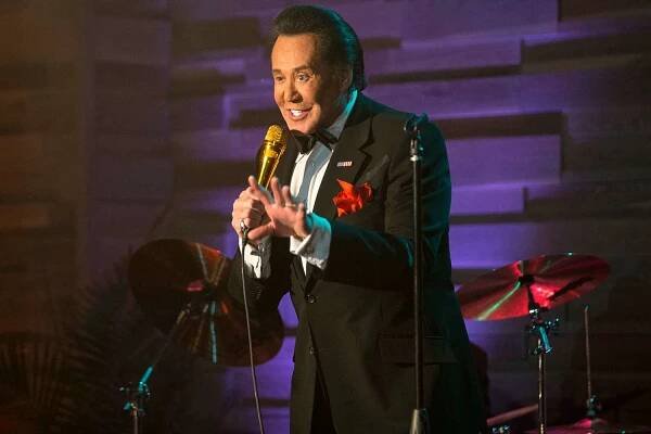 WAYNE NEWTON