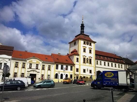 3.Masarykovo náměstí s radnicí v Jílovém