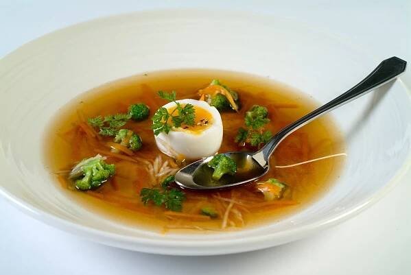 Bramborové consommé s vajíčkem