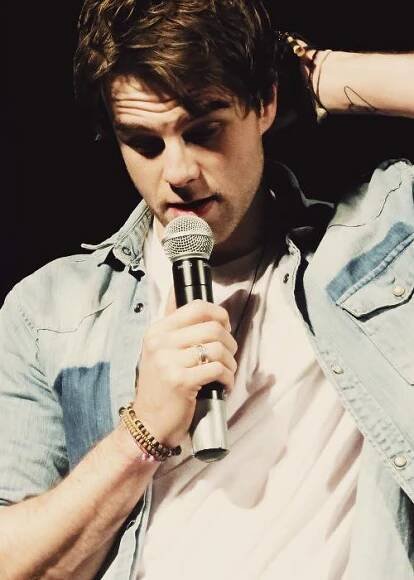 Nathaniel Buzolic fotka