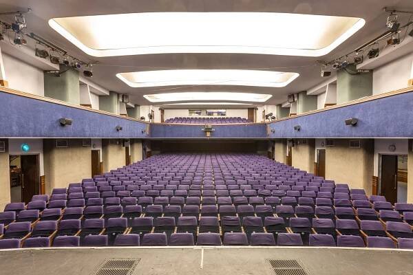 Palác Broadway v centru Prahy je tři roky na prodej. Za 911 milionů ho nikdo nechce