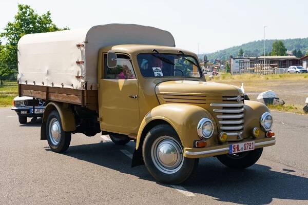 Od košíků na brambory k nákladním autům. První Barkas museli komunisté znárodnit