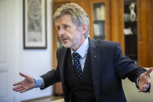 Schůzku se Zemanem iniciovat nebudu, odmítá Vystrčil kritiku z Hradu. Cestu zhodnotí s Babišem a ministry