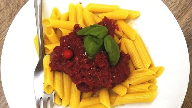 Zúčtujte s volbami zkrocením „zuřivých těstovin“. Penne allʼarabiata - Médium.cz