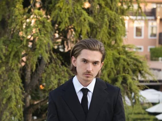 Austin Abrams on ‘Wolfs,’ Hearing Brad Pitt Sing “Happy Birthday,” and the Future of ‘Euphoria’