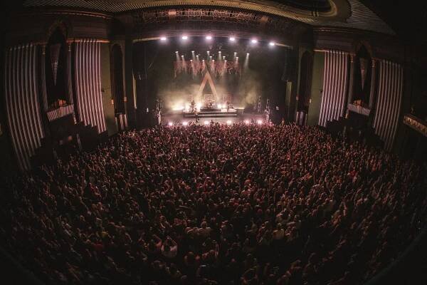 The Vamps crowd