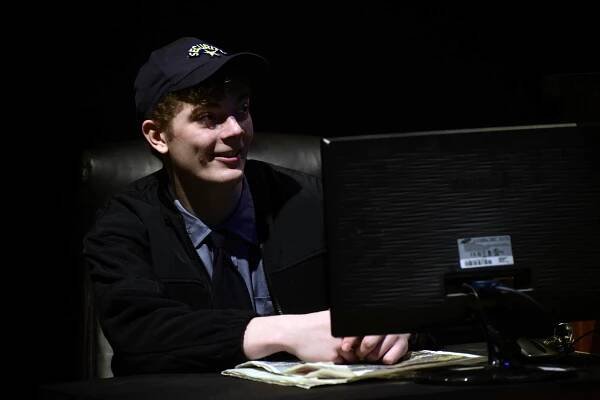 Činoherní studio představilo v české premiéře Lobby Hero Kennetha Lonergana. Opět skvělá trefa. – naseveru.net
