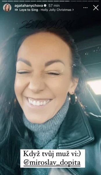 FOTO: Agáta Hanychová je štěstím bez sebe. – stránka 319
