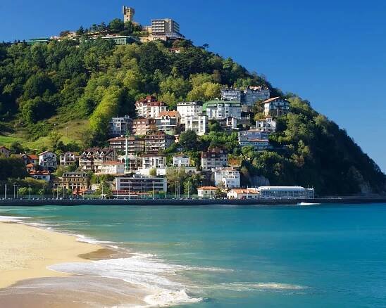 DEST_SPAIN_SAN-SEBASTIAN_ONDARRETA_BEACH_GettyImages-1084158410