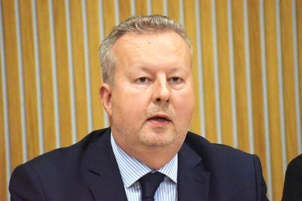 Rozlétnem se jak včeličky, za kraj budeme bojovat jak eskymáčtí psi, řekl Brabec