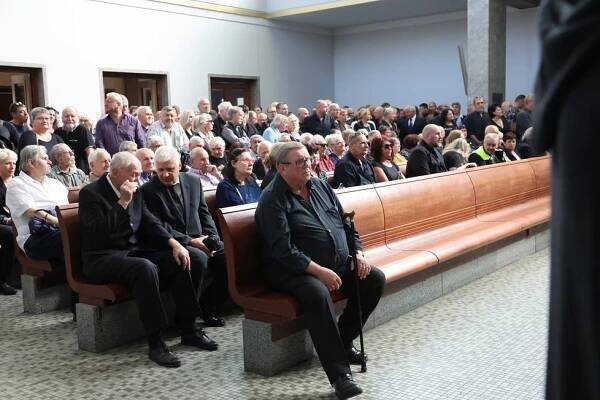 Pohřeb Františka Kollmana (†76): S „Havlovým samurajem“ se přišli rozloučit Vetchý či Osička