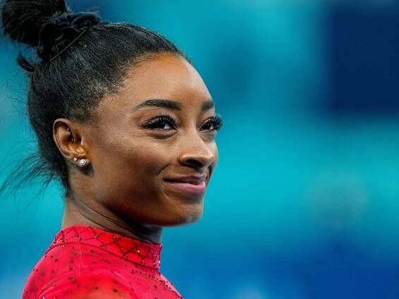 Simone Biles' living room is a cozy and refined space — design experts say it's a masterclass in...