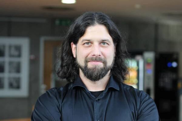 Každá válka je spíš o dezinformacích a hoaxech než o konspiracích, popisuje religionista Kozák