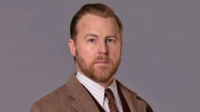 Samuel West as Siegfried Farnon