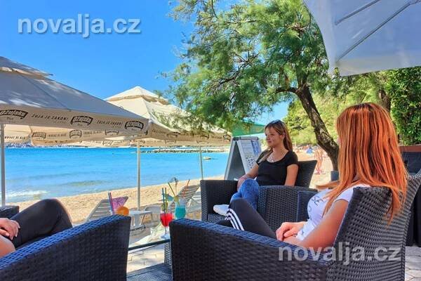 Pláže Kaštelánská riviéra, Chorvatsko | NOVALJA