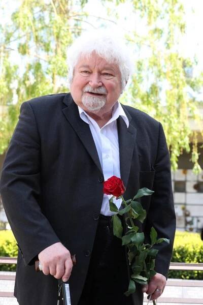 Přípitek na pohřbu Ivana M. Havla (†82), Havlová s kyticí i za Václava a Vondrovo nebe