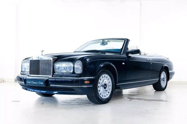 Front oblique view of the 2000 Midnight Sapphire  Rolls-Royce Corniche V Cabriolet 