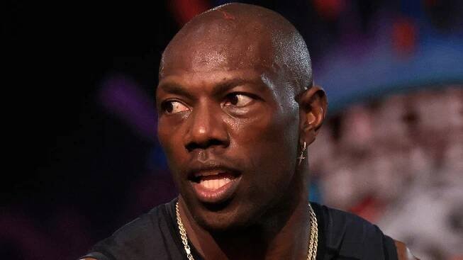 Terrell Owens atropellado por un coche tras una discusión durante un partido de baloncesto