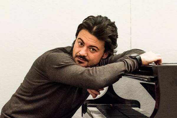 For a Daredevil Tenor, Opera Is a Lifelong Thrill