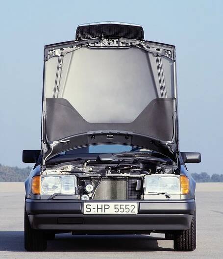 Jeden z nejlepších mercedesů všech dob? Před více než 35 lety přišel W124 se spoustou pokrokových řešení a svým často majitelům slouží dodnes
