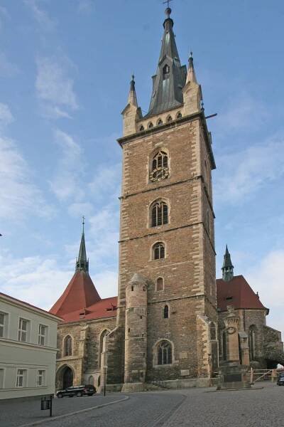 Soubor:Kostel sv. Petra a Pavla (Čáslav) - od náměstí.JPG – Wikipedie